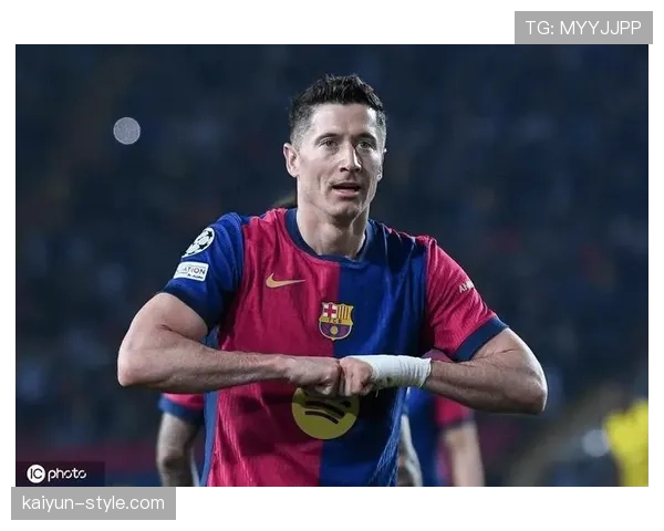 世体:巴萨已提交财报,释放莱万、滕森工资有助于恢复1-1规则 世体:巴萨已提交财报,释放莱万、滕森工资有助于恢复1-1规则